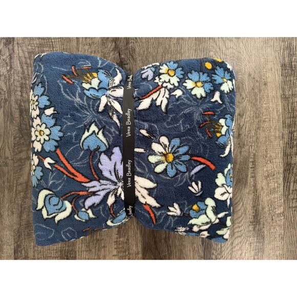 VERA BRADLEY Throw Blanket Floral Bursts 80 X 50 Blue Plush Blanket NWT - Picture 6 of 7